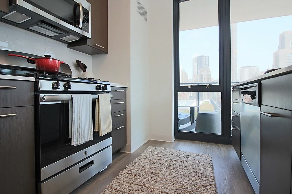 637 N Wells St #2-2 - Photo 7 of 30