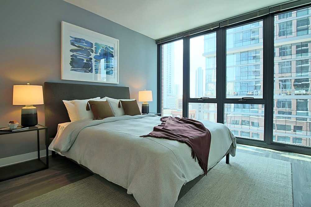 637 N Wells St #2-1 - Photo 3 of 27