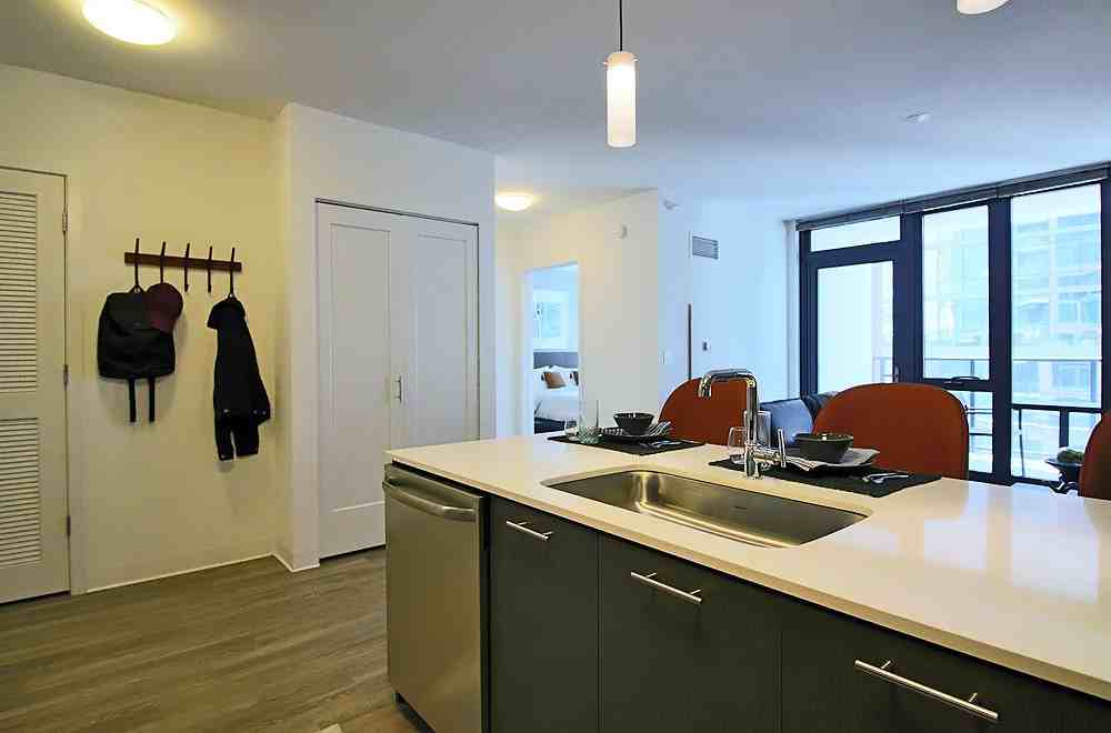 637 N Wells St #2-1 - Photo 6 of 27