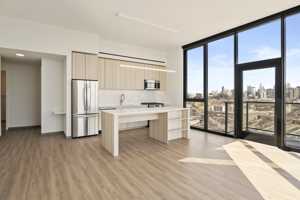 featured image of 513 S Damen Ave #3-2