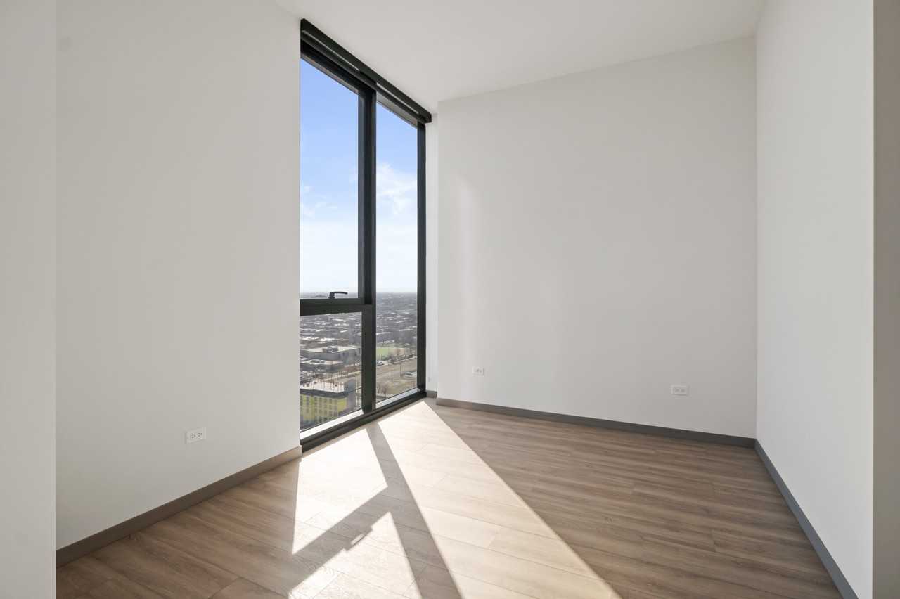 513 S Damen Ave #3-2 - Photo 5 of 30