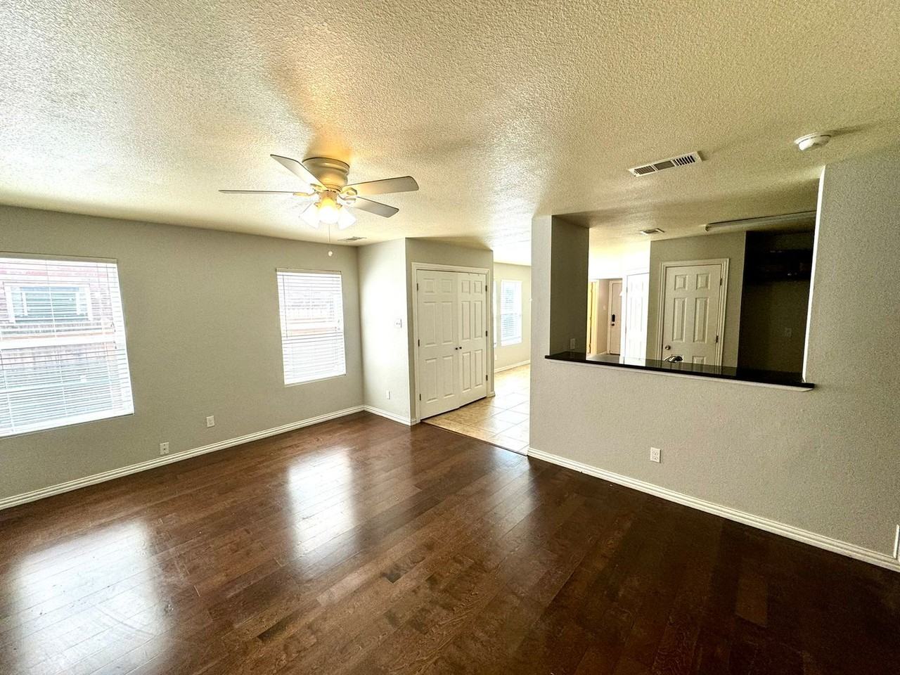 2324 Bloomfield Dr - Photo 7 of 14