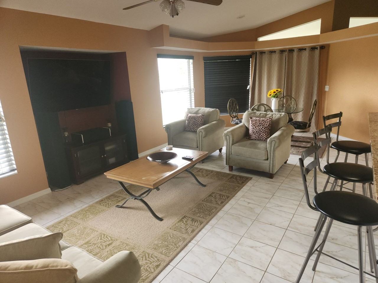 23259 Alaska Ave - Photo 2 of 19