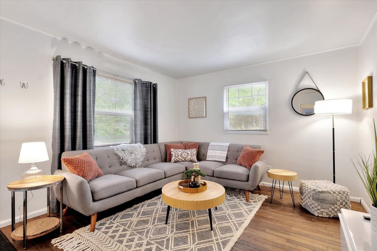 303 Hessel Blvd - Photo 3 of 35
