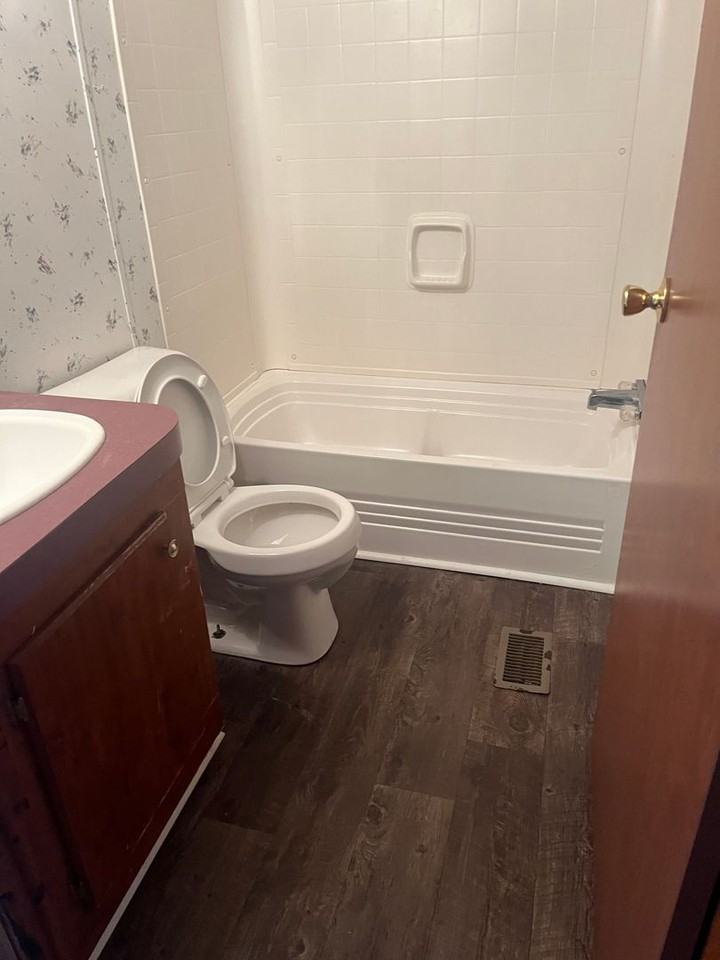 405 W Main St - Photo 2 of 8