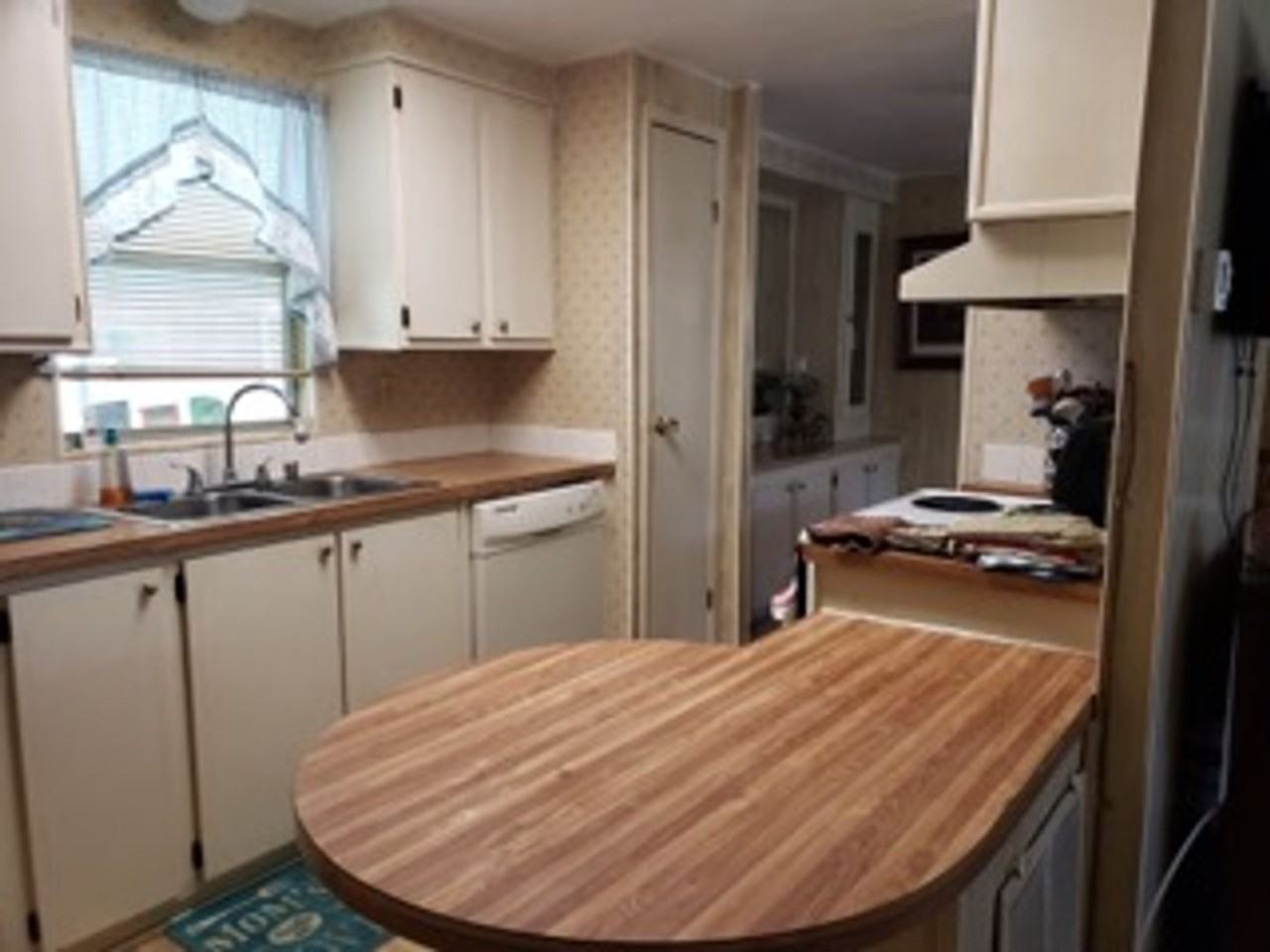 205 Windsor Dr - Photo 2 of 17