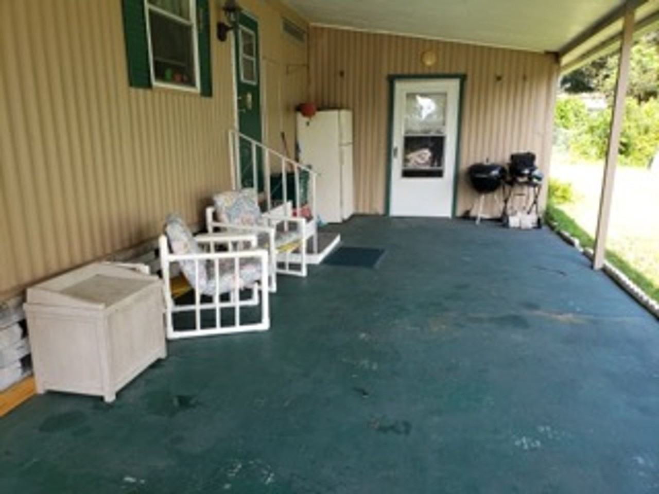 205 Windsor Dr - Photo 3 of 17