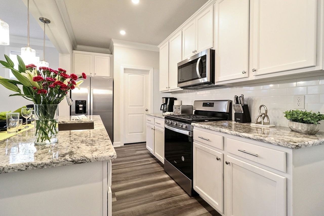 410 25th St - Photo 6 of 30