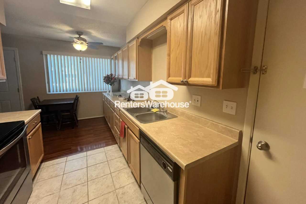 10210 N 96th Ave - Photo 3 of 8