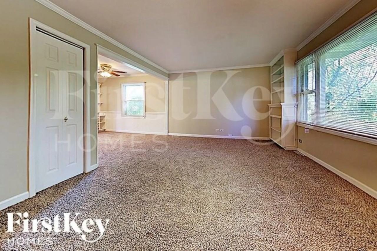 28W608 Bolles Ave - Photo 3 of 18