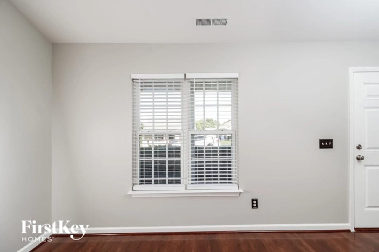 2720 Lomond St - Photo 2 of 15