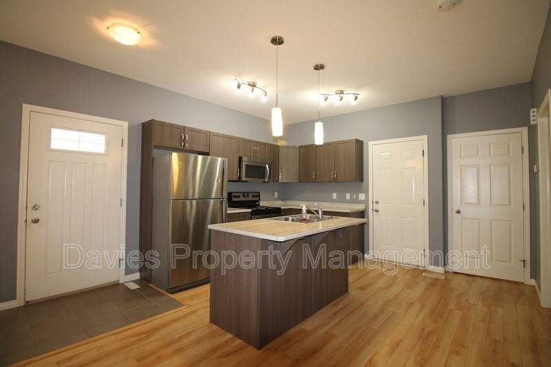 16119 141 St Nw #MAIN - Photo 3 of 14