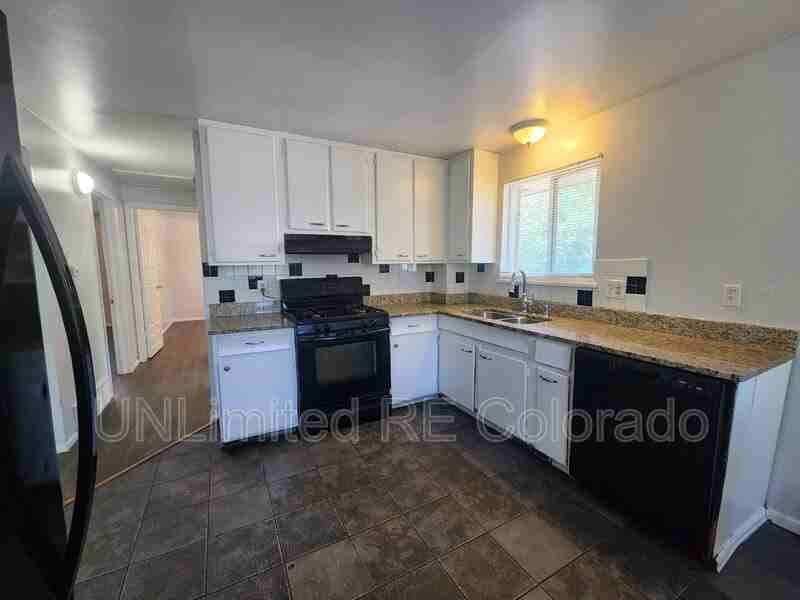 1038 Raleigh St - Photo 3 of 14