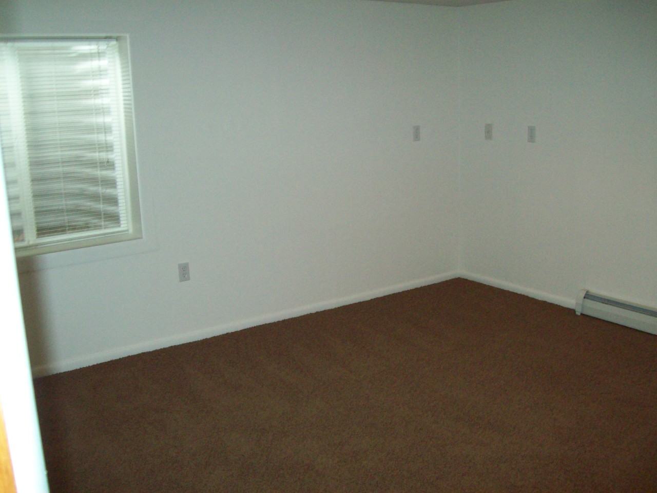 735 Hastings Ave - Photo 3 of 7