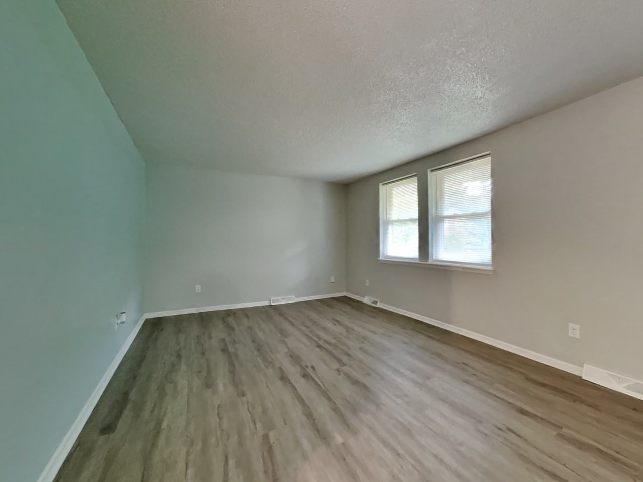 9305 Nw 59th Ter - Photo 3 of 17