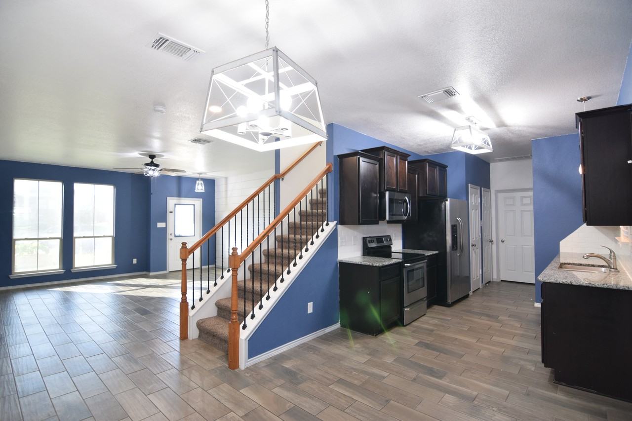 1221 Briscoe Court - Photo 5 of 19