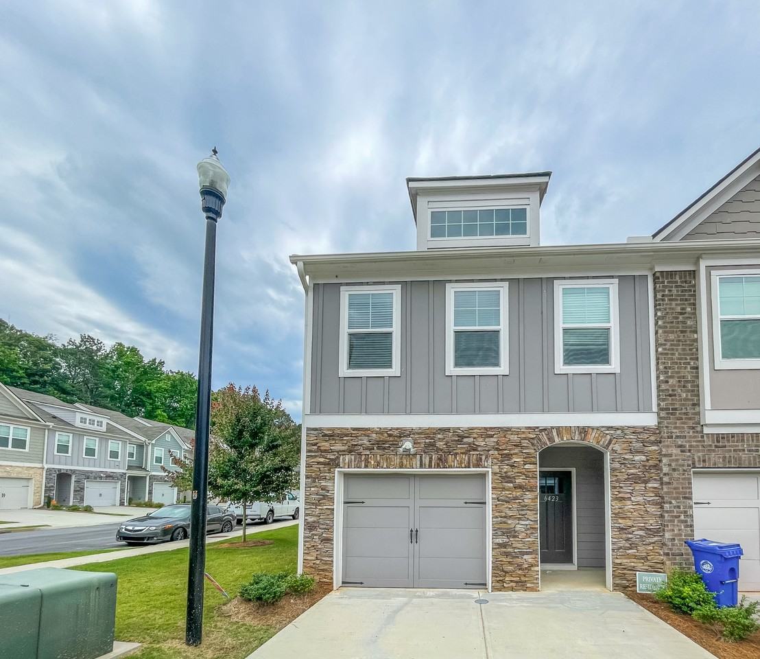 6423 Shalks Crossing Dr - Photo 2 of 20