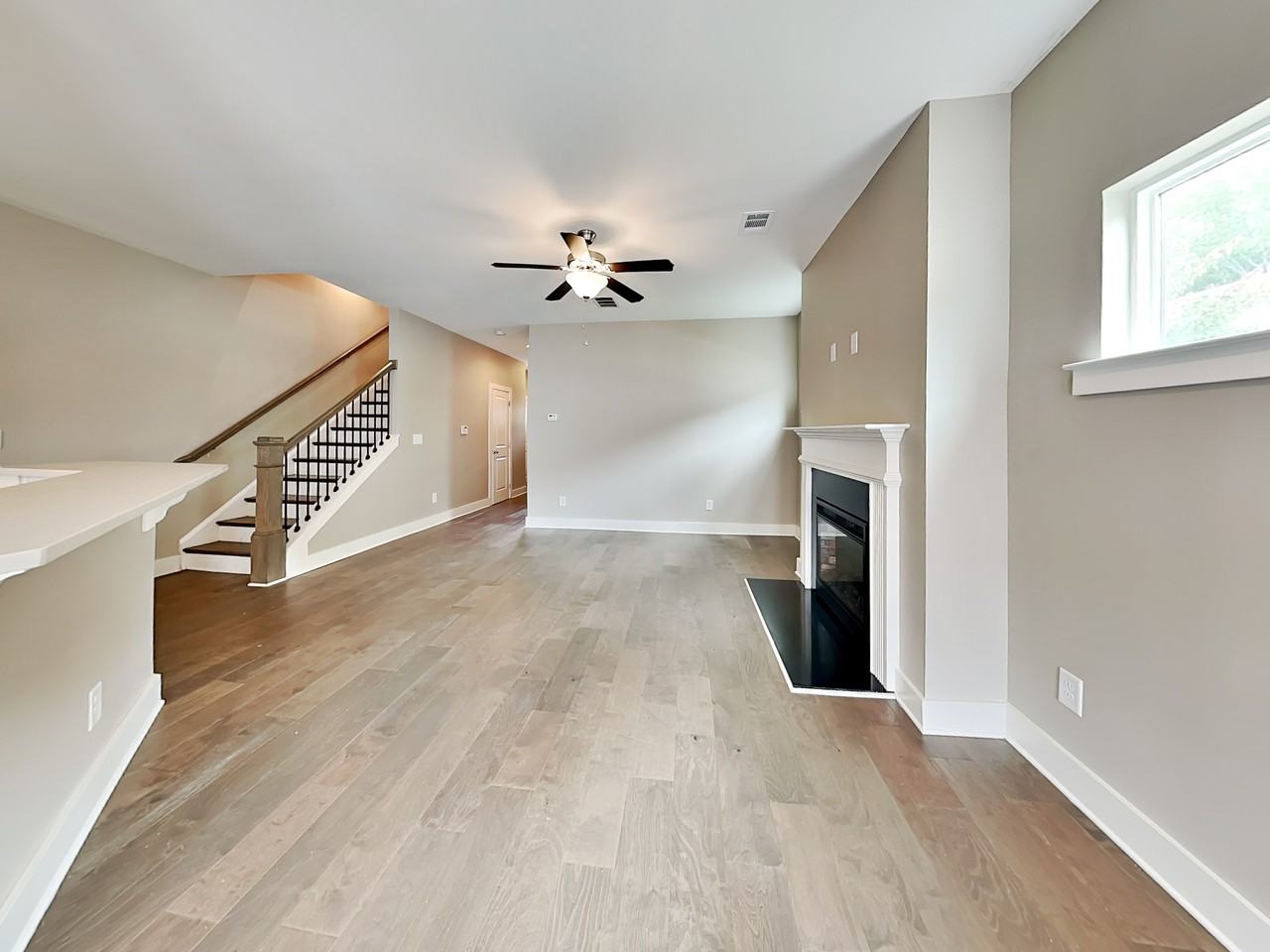 6423 Shalks Crossing Dr - Photo 4 of 20