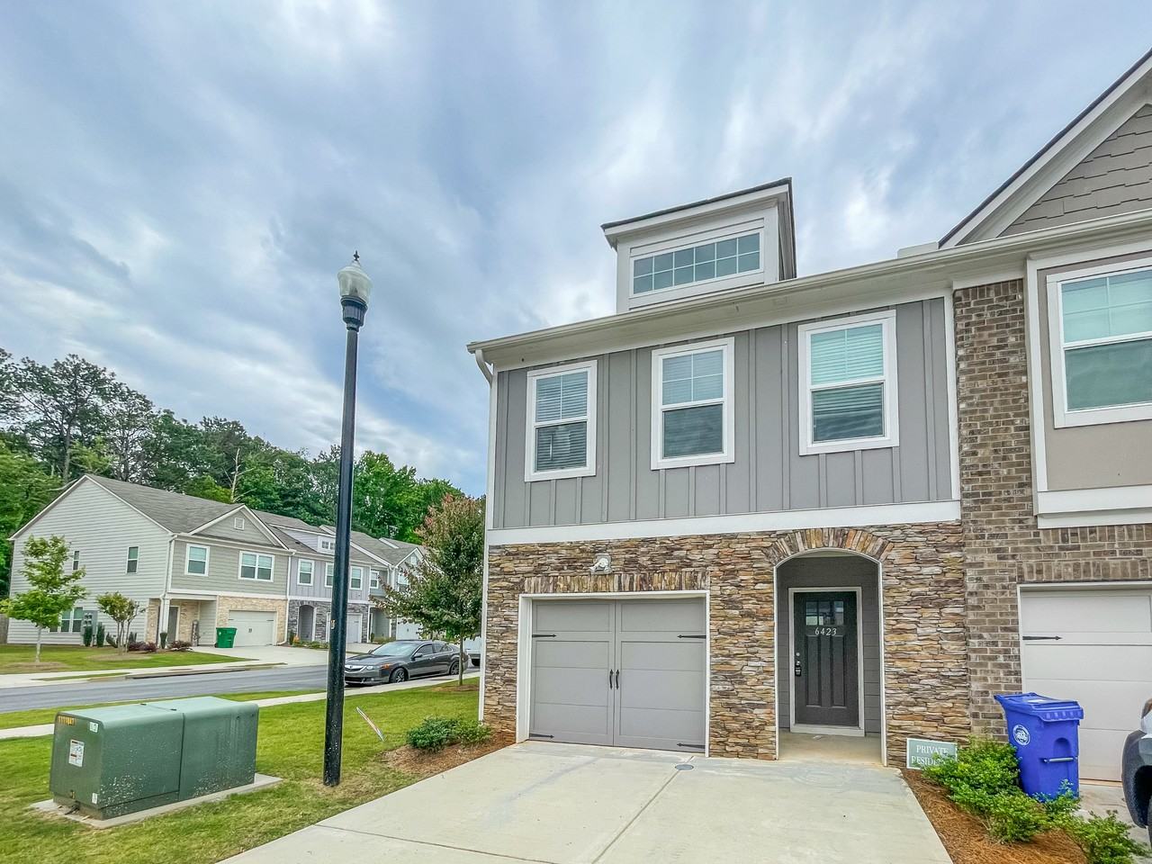 6423 Shalks Crossing Dr - Photo 3 of 20