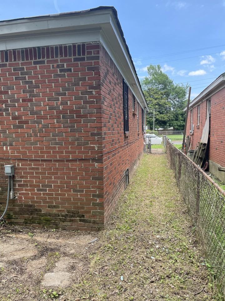 1677 Brookins St - Photo 3 of 12