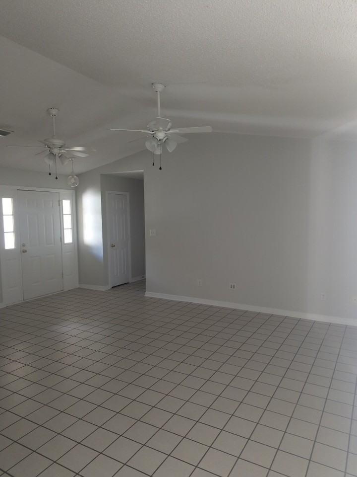 223 Grand Prix Dr - Photo 3 of 11