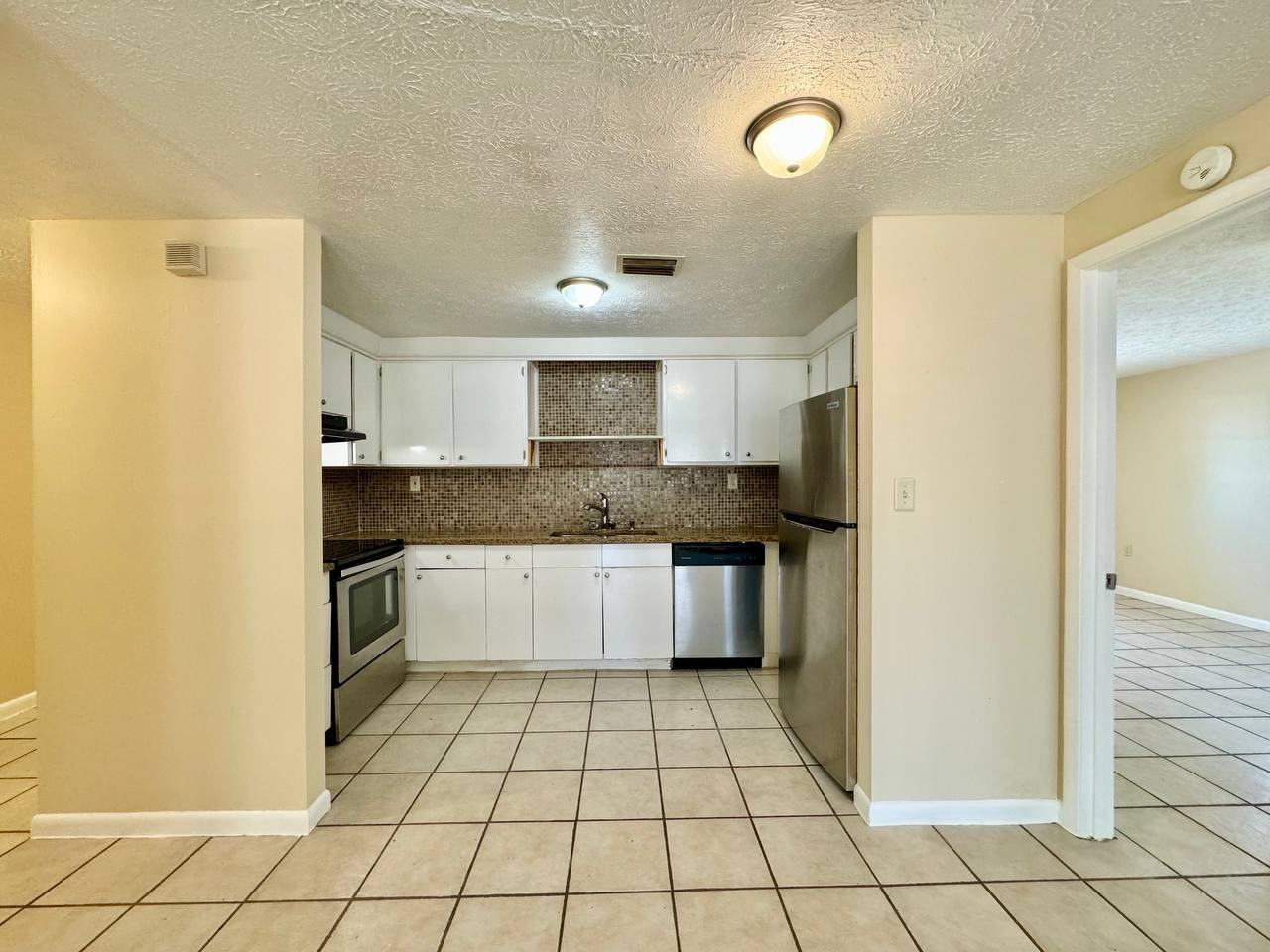 7601 S Swoope St - Photo 4 of 27