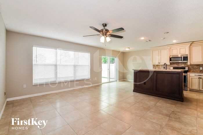 2907 Lyndscape St - Photo 2 of 16