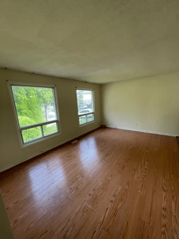 30 Loradeen Crescent - Photo 3 of 10