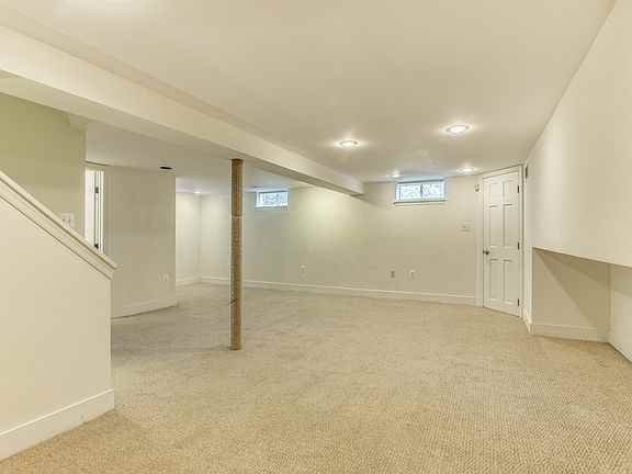 2915 Stuart Dr #1 - Photo 3 of 32