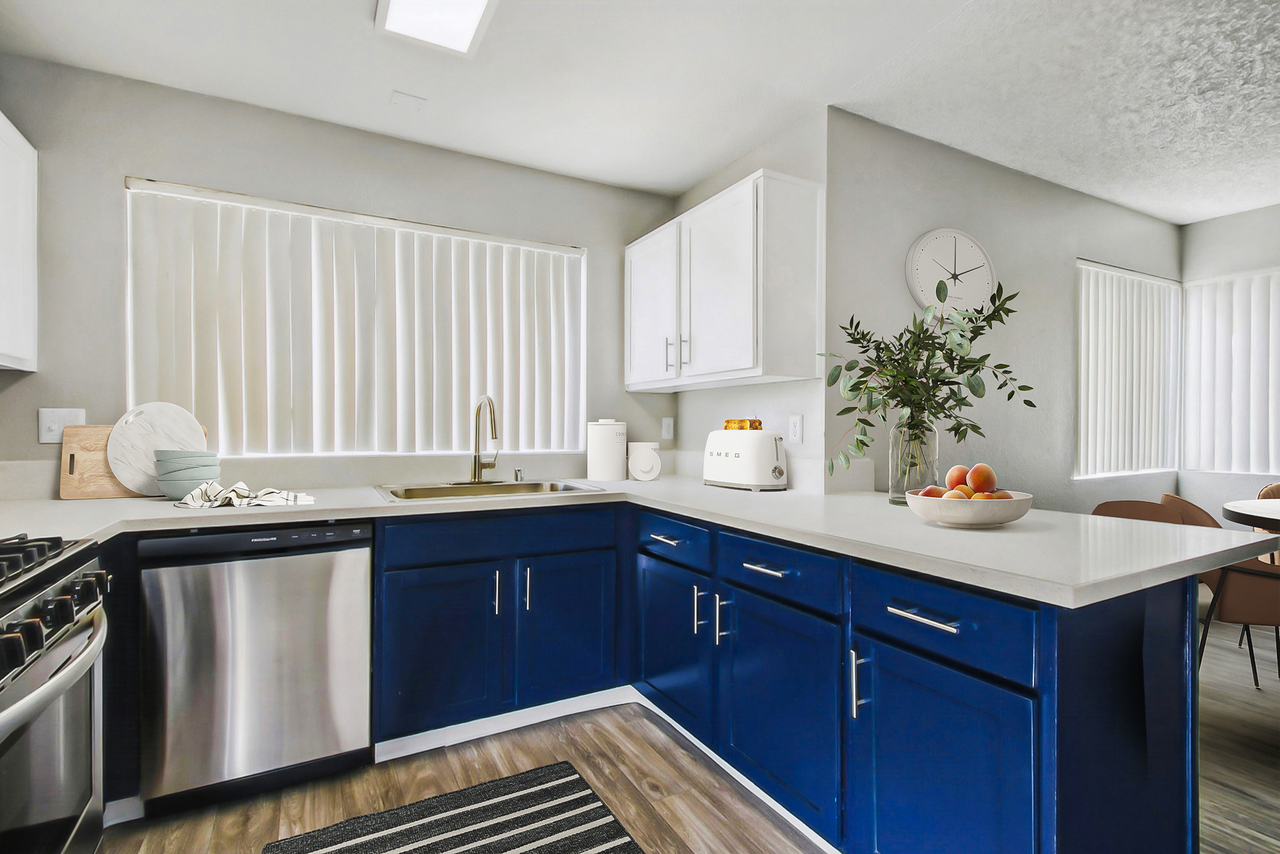 Fifty-Seven 95 Flamingo Apartments - Photo 3 of 11