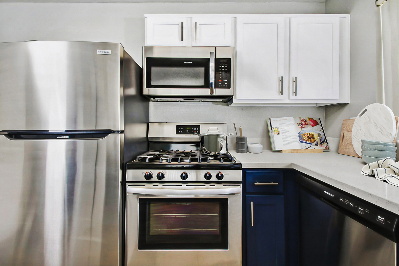 Fifty-Seven 95 Flamingo Apartments - Photo 5 of 11