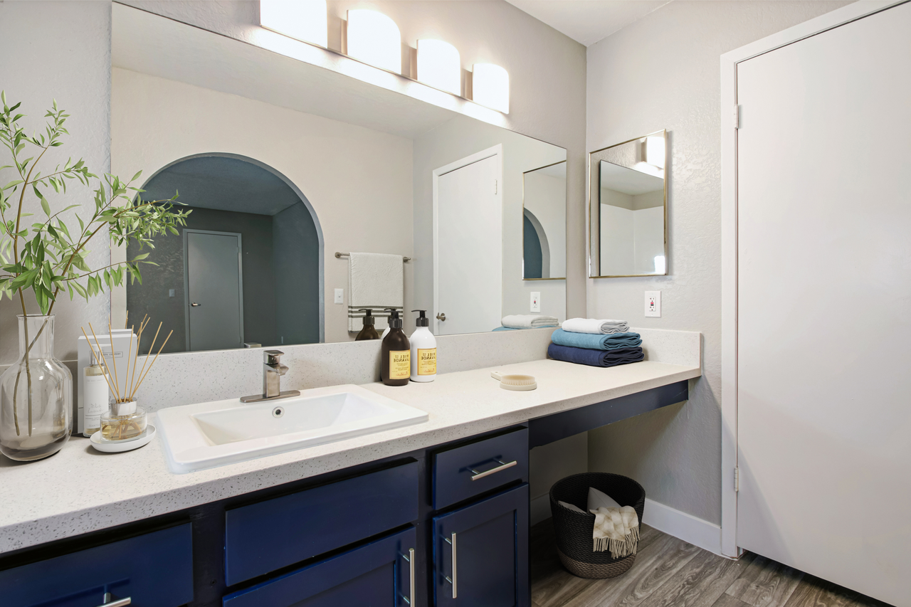 Fifty-Seven 95 Flamingo Apartments - Photo 7 of 11