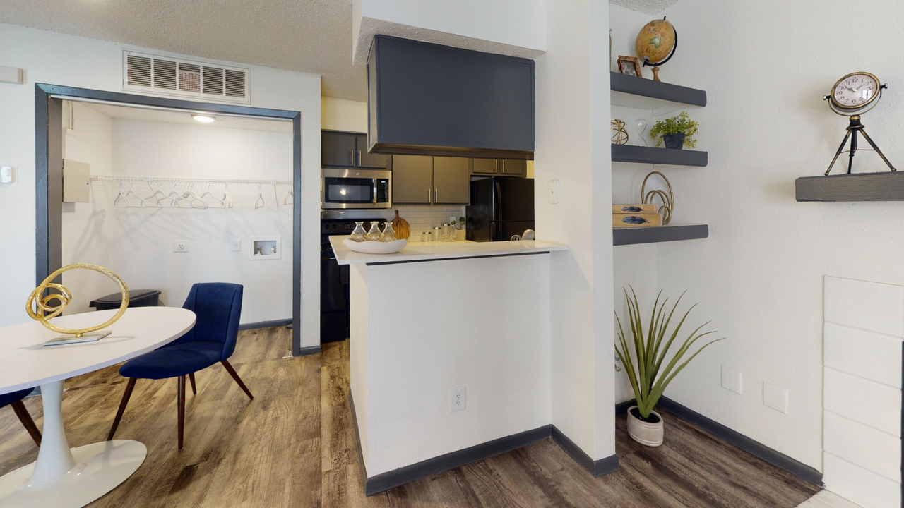 The Everly - Photo 4 of 39