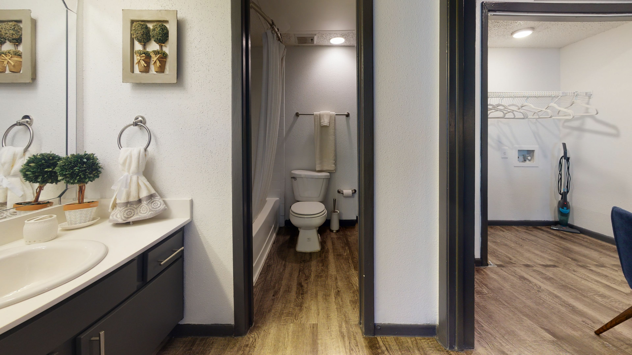 The Everly - Photo 6 of 39