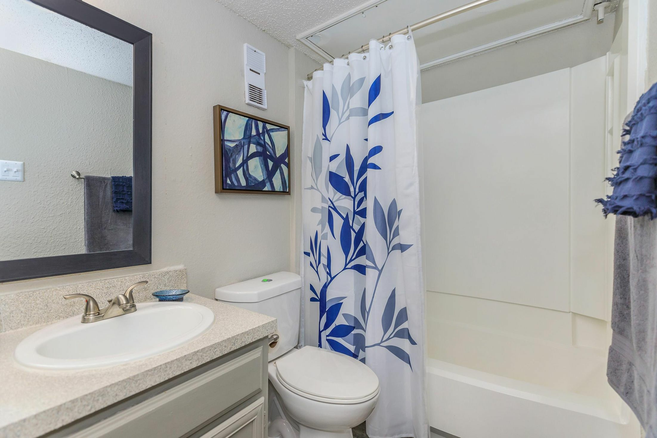 The Woodford - Photo 2 of 26