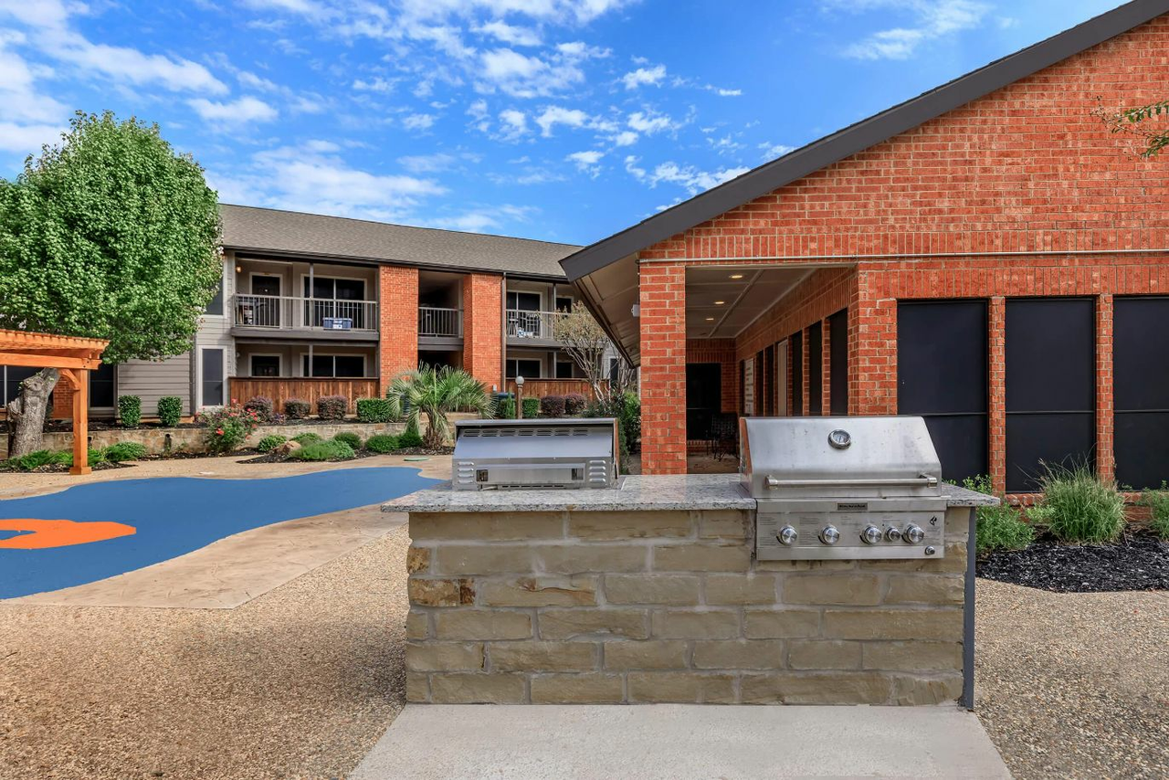 The Woodford - Photo 7 of 26