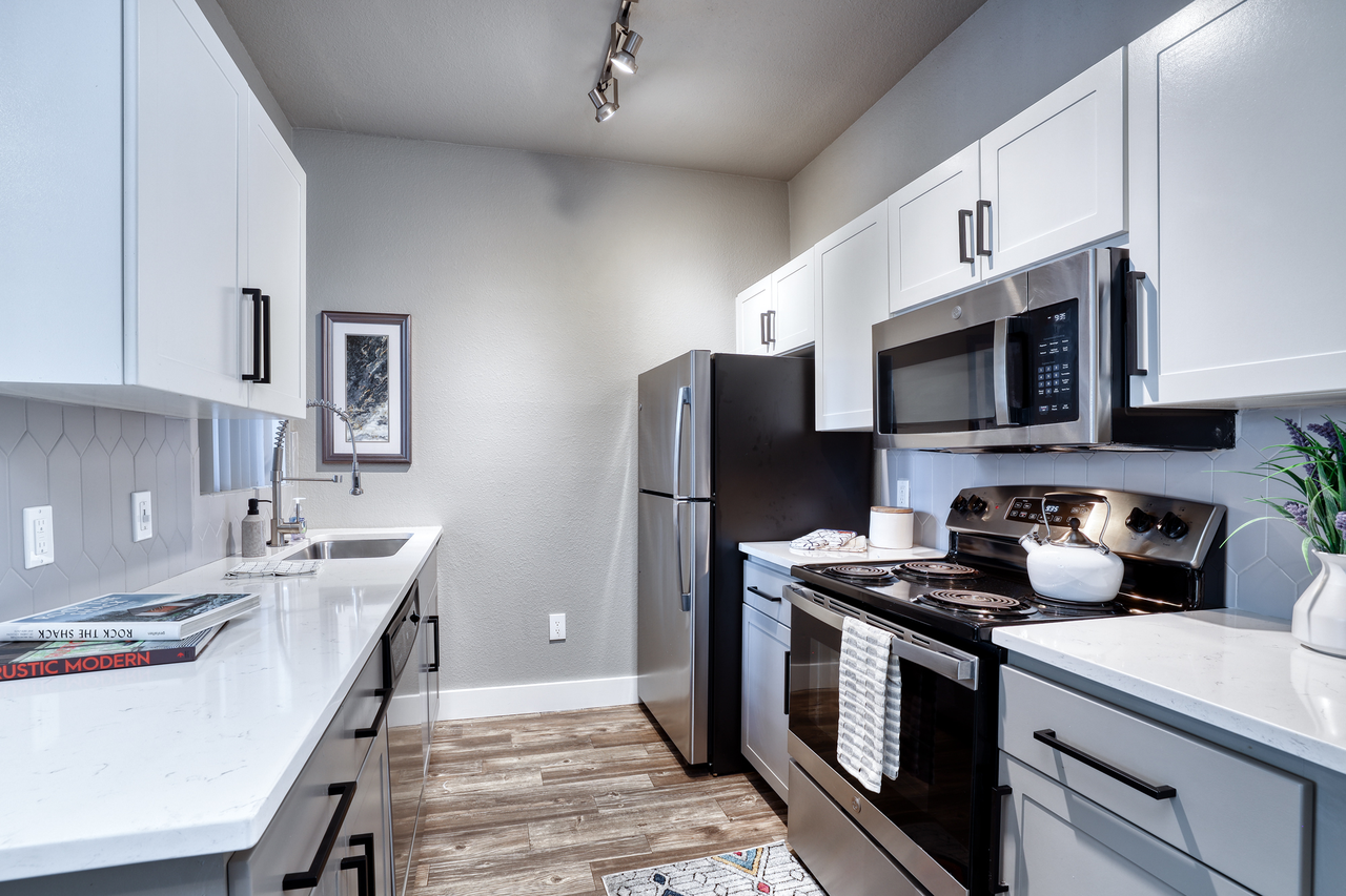 Oxford Apartments - Photo 2 of 31