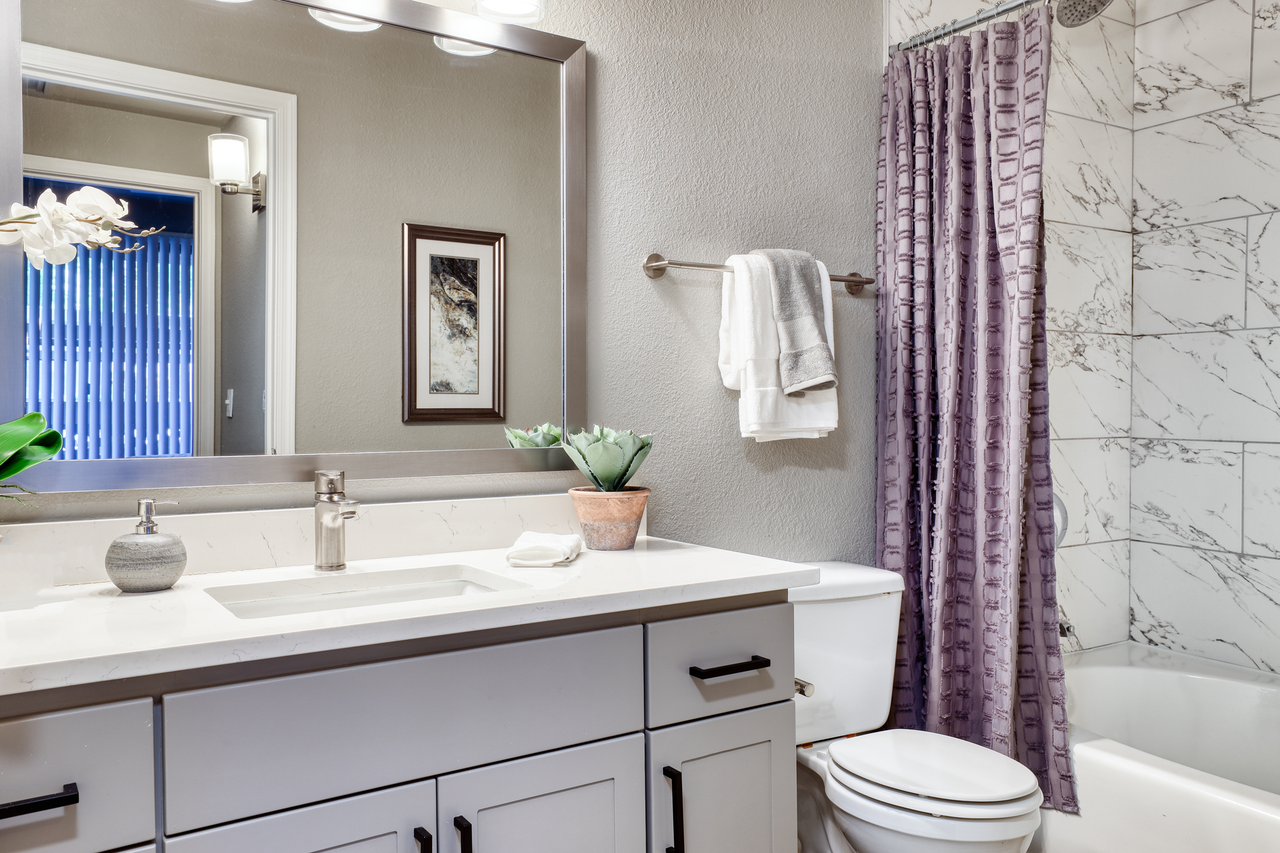 Oxford Apartments - Photo 3 of 31