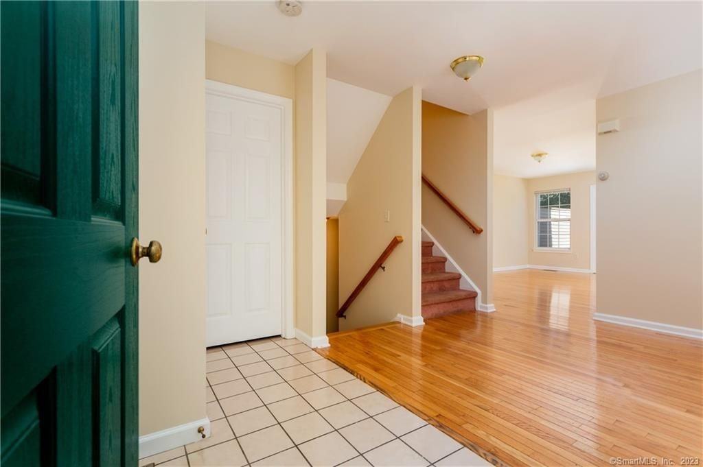 110 Lexington Blvd - Photo 2 of 25