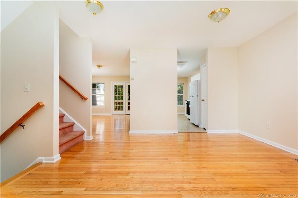110 Lexington Blvd - Photo 3 of 25