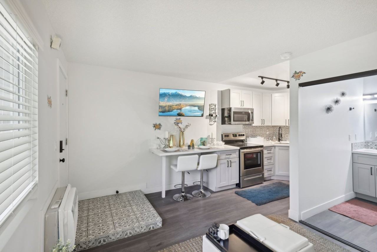 Leasing Now! - Groov Studios - Photo 5 of 26