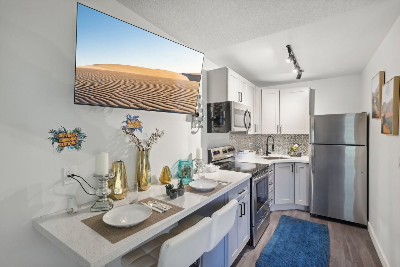 Leasing Now! - Groov Studios - Photo 6 of 26