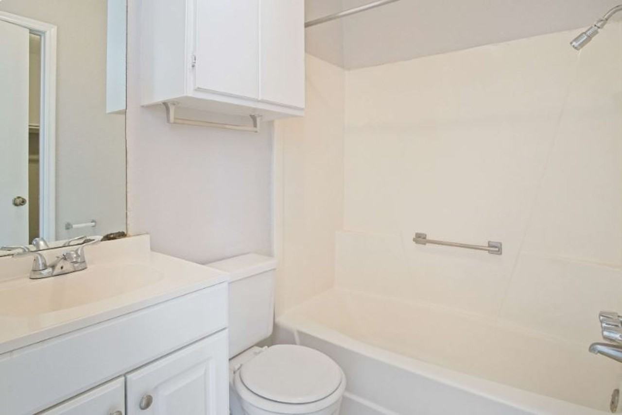 Meridian Place Apartments - Photo 6 of 42