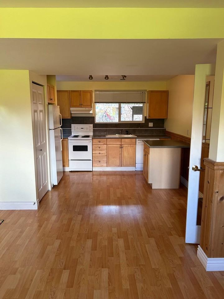 745 Baycrest Drive - Photo 3 of 13