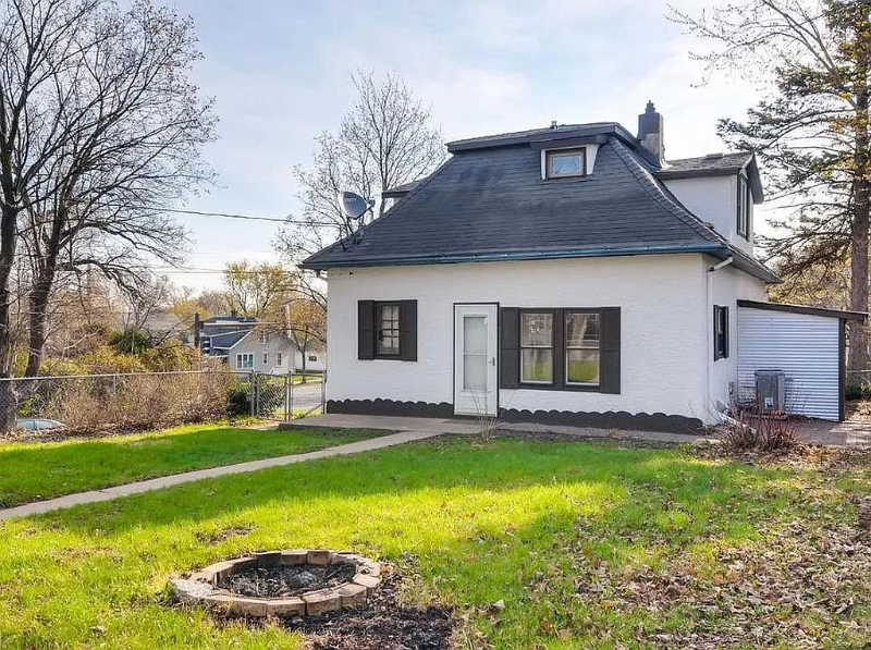 767 Robert St S - Photo 2 of 20