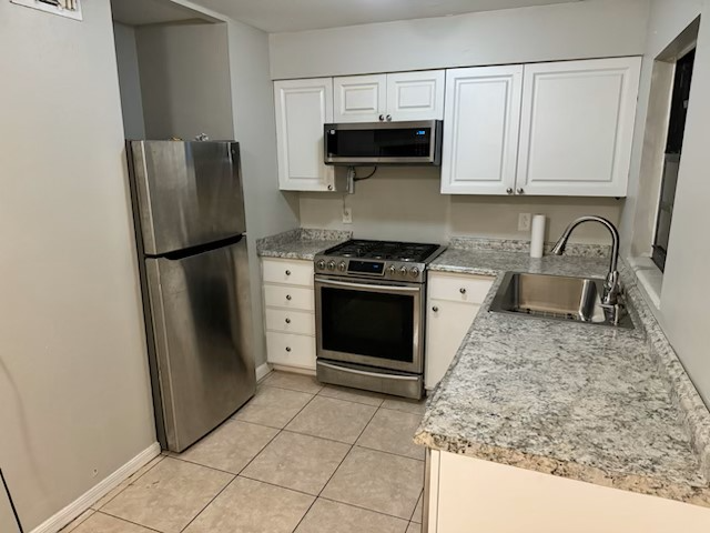 1447 Palmwood Dr - Photo 3 of 8