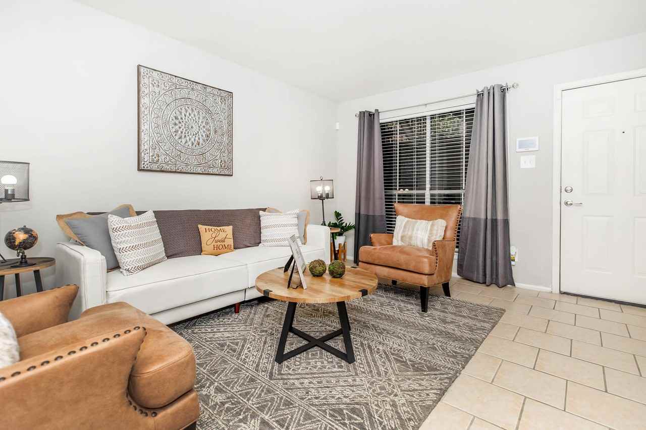 Briar Court Apartments - Photo 2 of 29