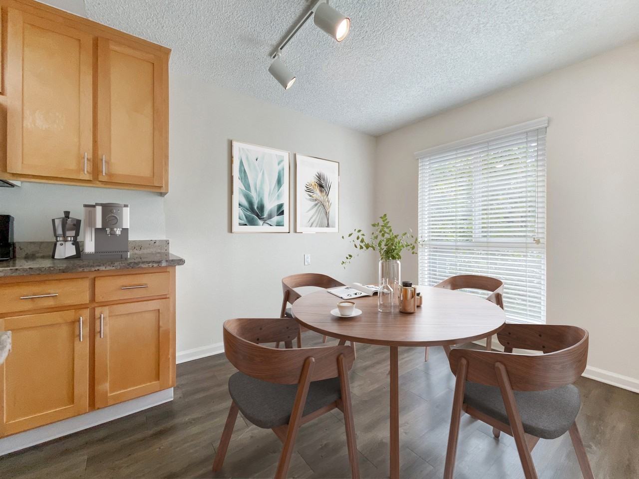 Pleasanton Glen Apartments - Photo 7 of 12