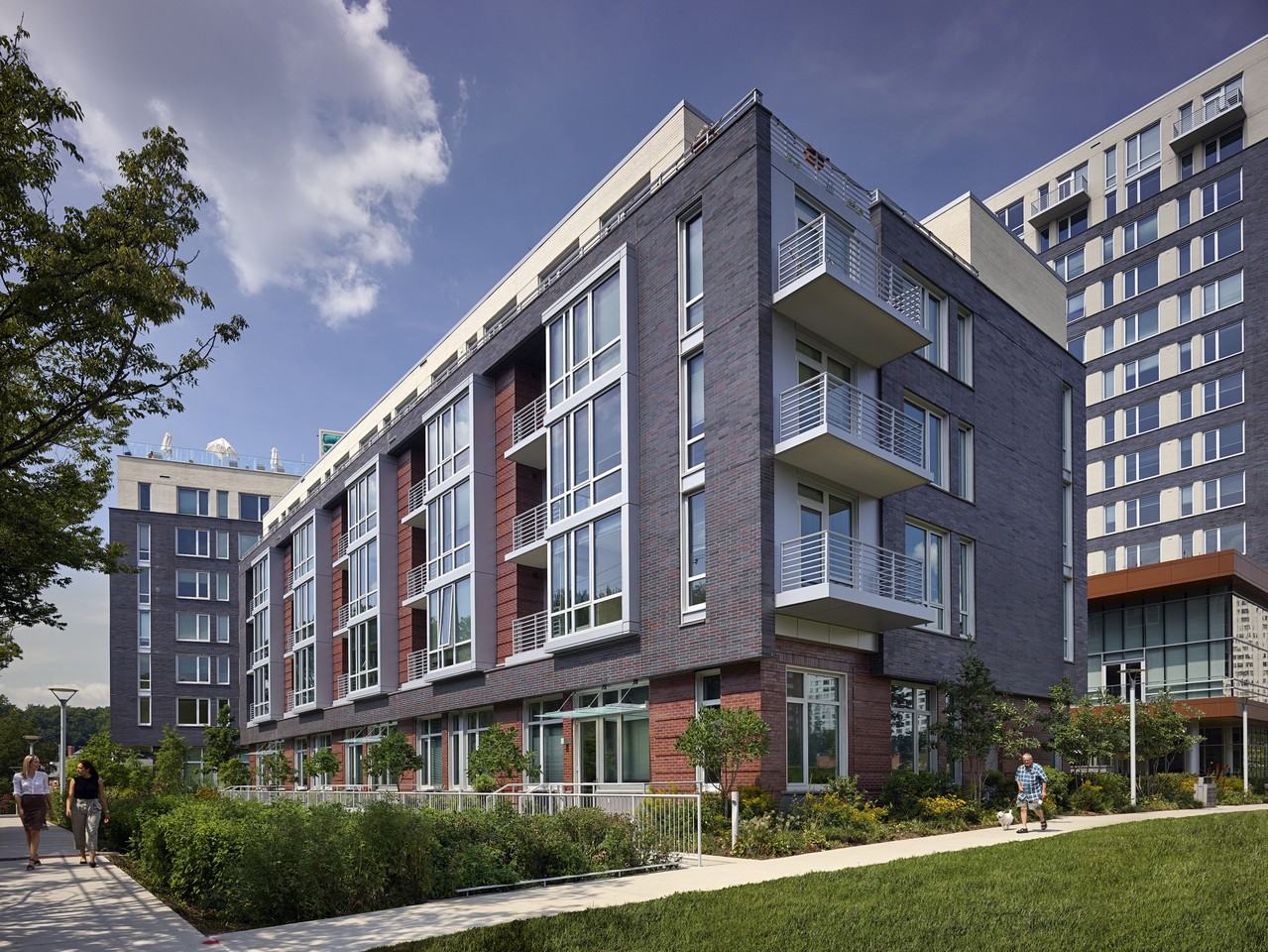 The Pearl - Photo 5 of 42