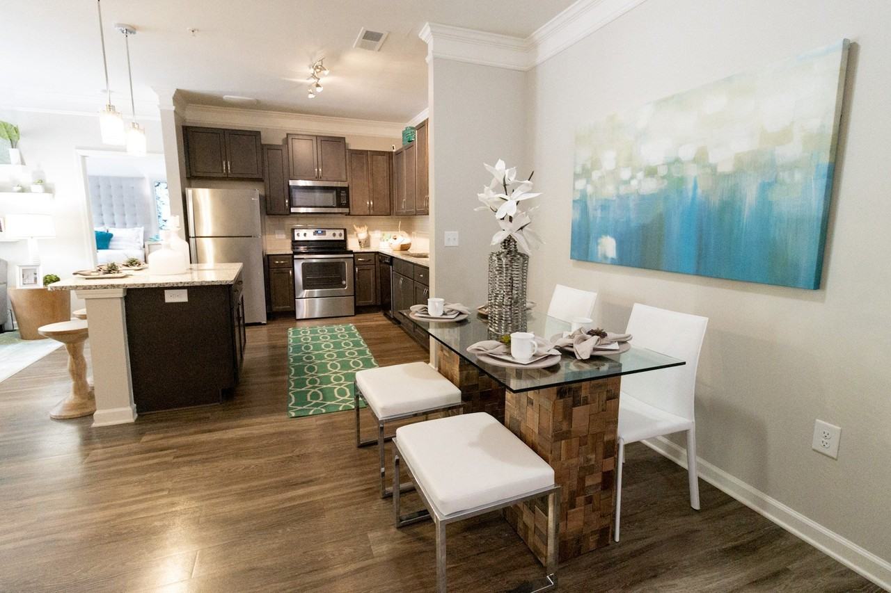 The Crest at Laurel Canyon - Photo 3 of 50